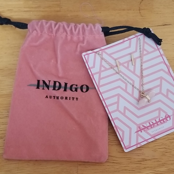 Necklace and earrings set - Picture 4 of 5